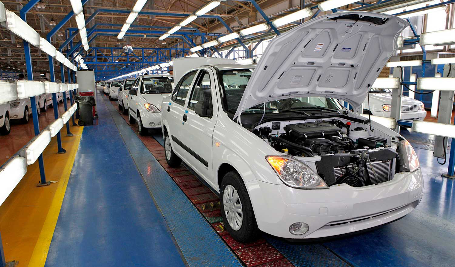 وزیر صنعت افزایش تولید خودرو ۷۰۰ دستگاه