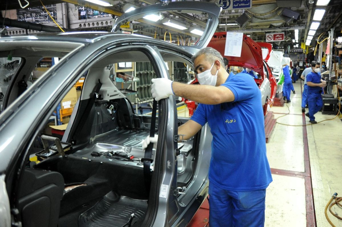 وزیر صنعت کاهش قیمت خودرو ۱۵ درصد