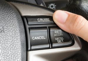 انواع آپشن‌های خودرو - کروز کنترل