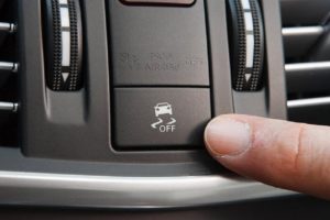 انواع آپشن‌های خودرو - سیستم کنترل پایداری خودرو یا ESP 