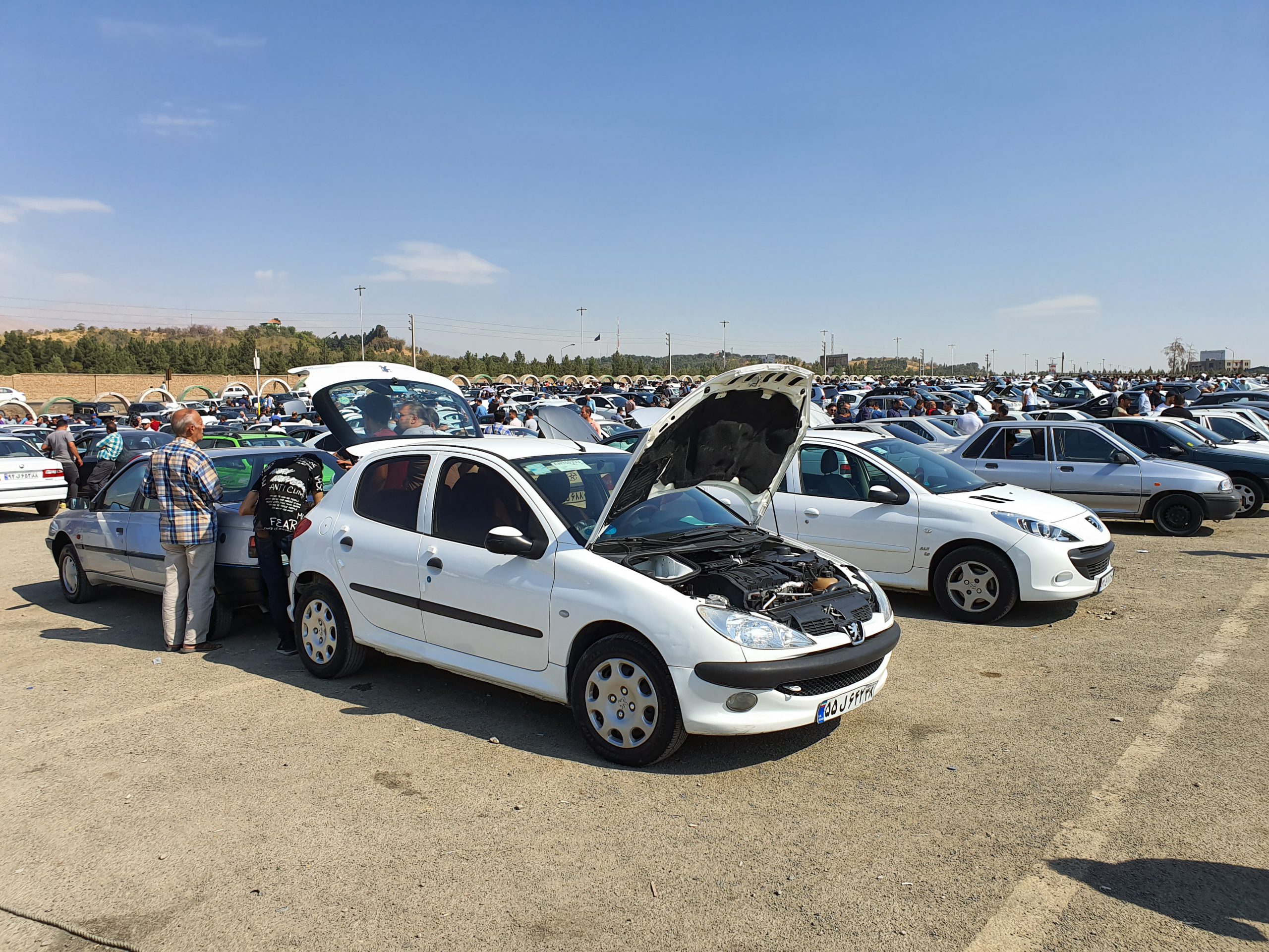 ازسرگیری عرضه خودرو در بورس کالا