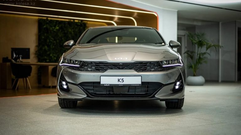نمای جلوی کیا k5 وارداتی 2023