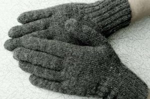 دستکش پشمی موتورسواری یکی از انواع دستکشهای موتورسواری