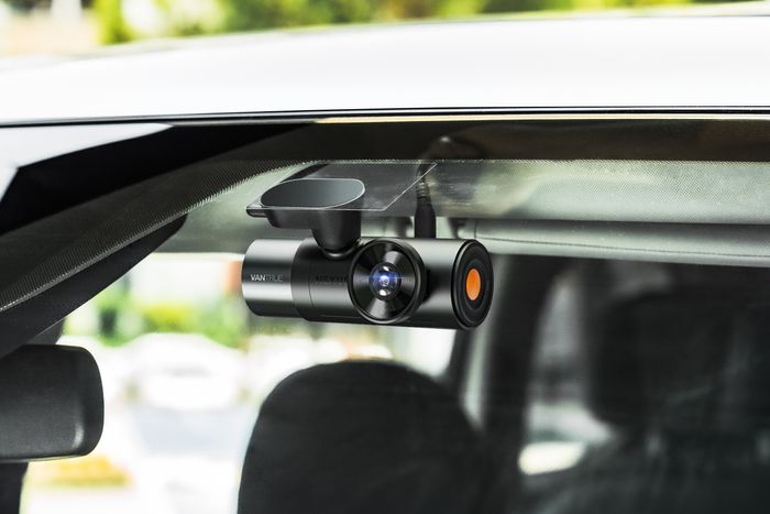 دوربین ثبت وقایع خودرو با امکان ضبط حادثه