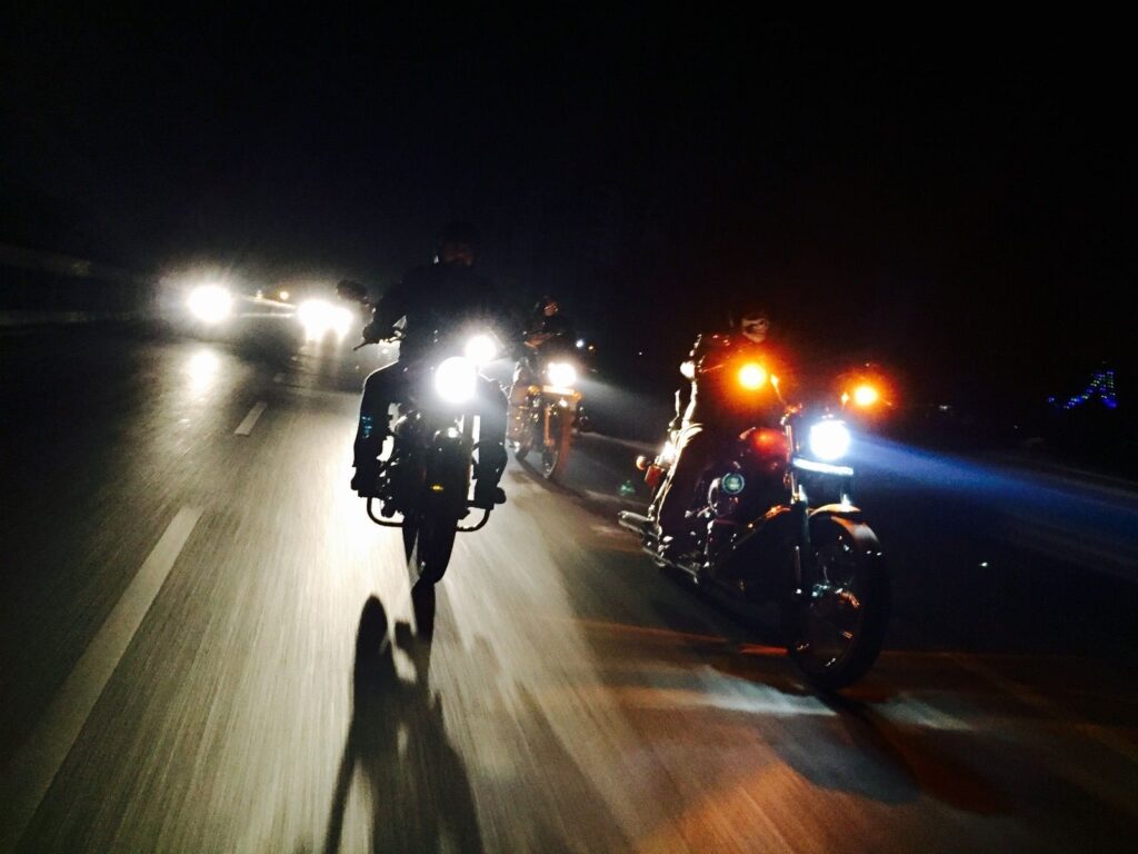 موتورسواری در شب