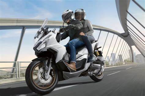 معرفی و بررسی موتورسیکلت Honda ADV 160-1