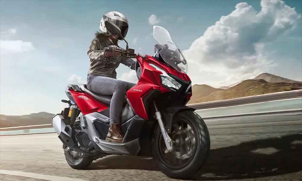 معرفی و بررسی موتورسیکلت Honda ADV 160-10