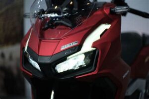 معرفی و بررسی موتورسیکلت Honda ADV 160-7