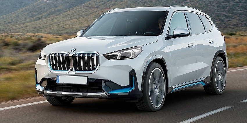 BMW IX1 (ب ام و آی ایکس وان یا بی ام و IX1) در جاده 