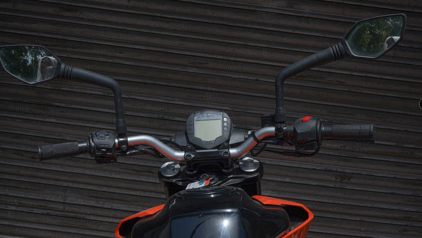 صغحه کیلومتر موتورسیکلت KTM Duke 200 