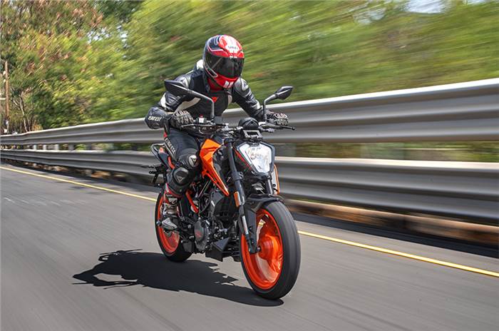 موتورسواری باKTM Duke 200