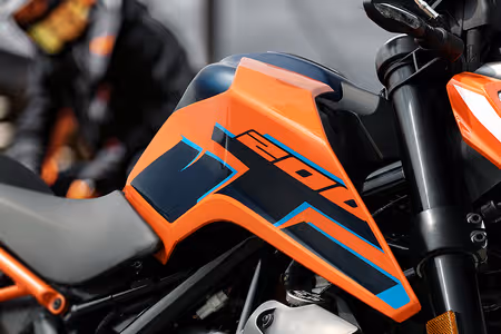 طراحی حجیم باک موتورسیکلت KTM Duke 200 