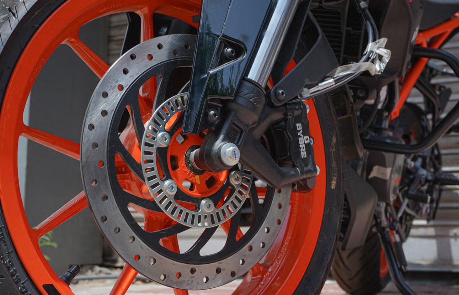 ترمز دیسکی موتورسیکلت KTM Duke 200 