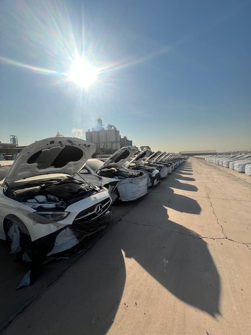 بنزهای ایران‌خودرو به گمرک رسید