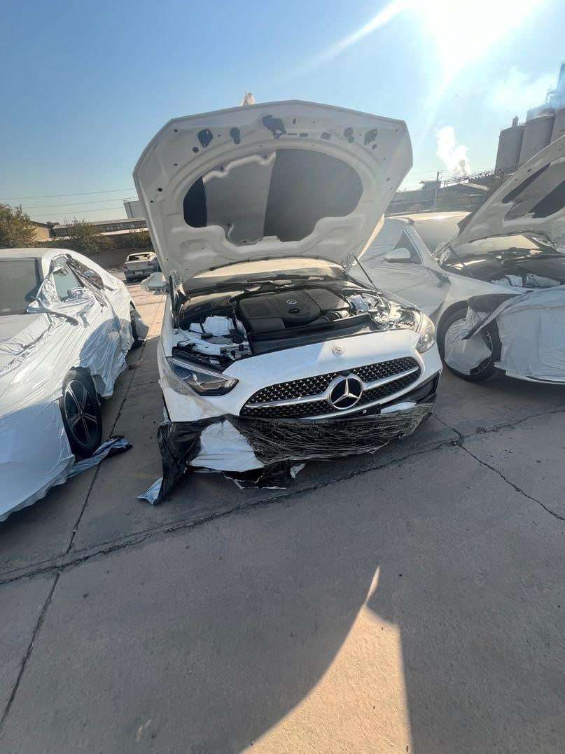 بنزهای ایران‌خودرو به گمرک رسید