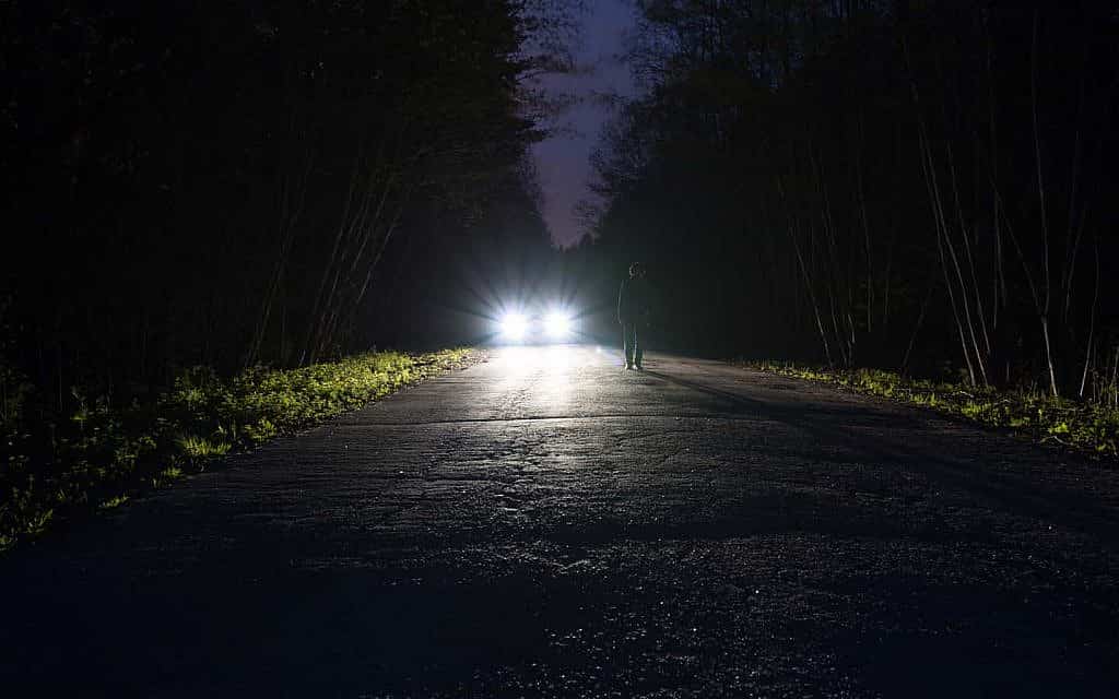 علت کم نور و پر نور شدن چراغ ماشین