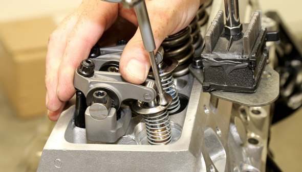 چرا فیلر در موتور وجود دارد؟