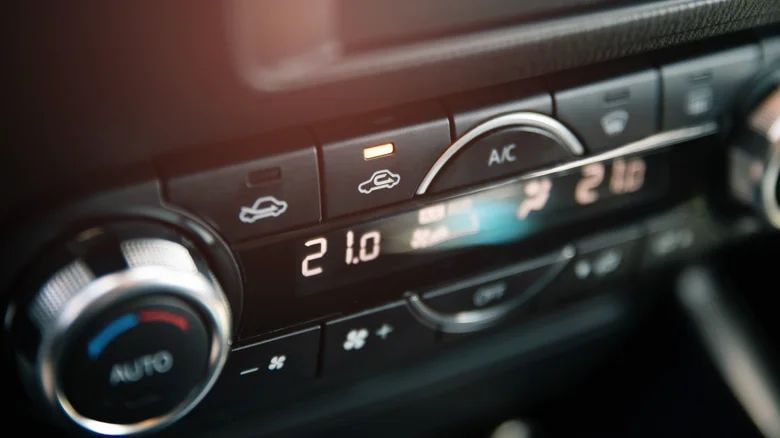 دکمه گردش هوا در ماشین چیست؟