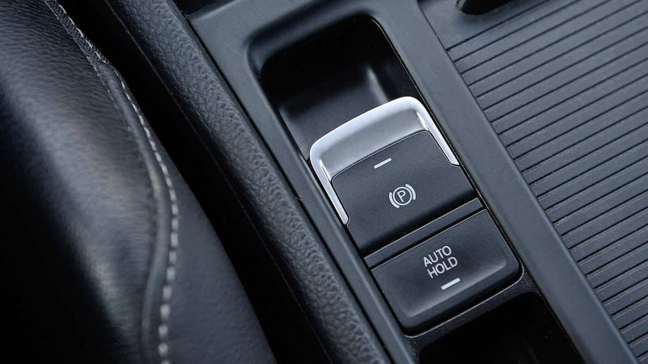 اتوهلد چیست و چه کاربردی در خودرو دارد؟ مزایا + نحوه عملکرد