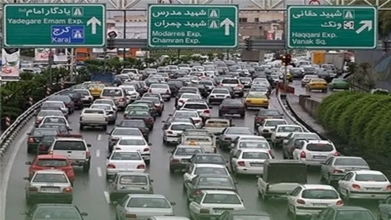 آزادراه تهران - کرج ۱۷ و ۱۸ دی برای نصب پل عابر پیاده، مسدود می‌شود