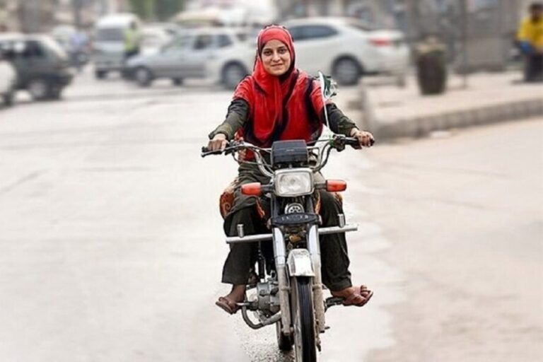 motorcycle-licence-for-women-bahman-1404